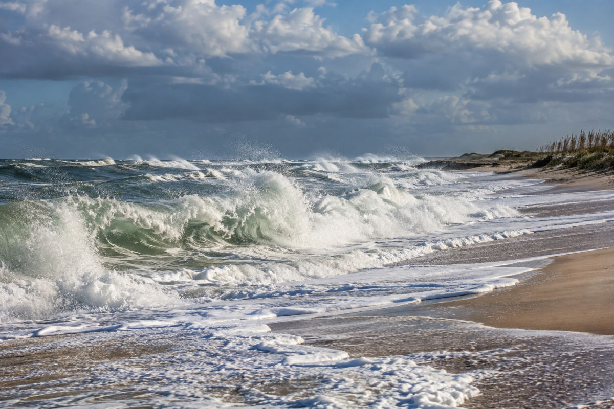 Atlantic Florida Beaches Face High Surf and Flood Alerts