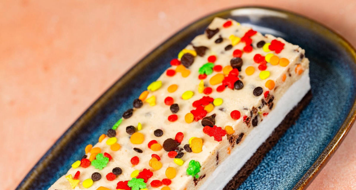 Animal Kingdom Adds Fall Colors to Viral Brownie Sandwich