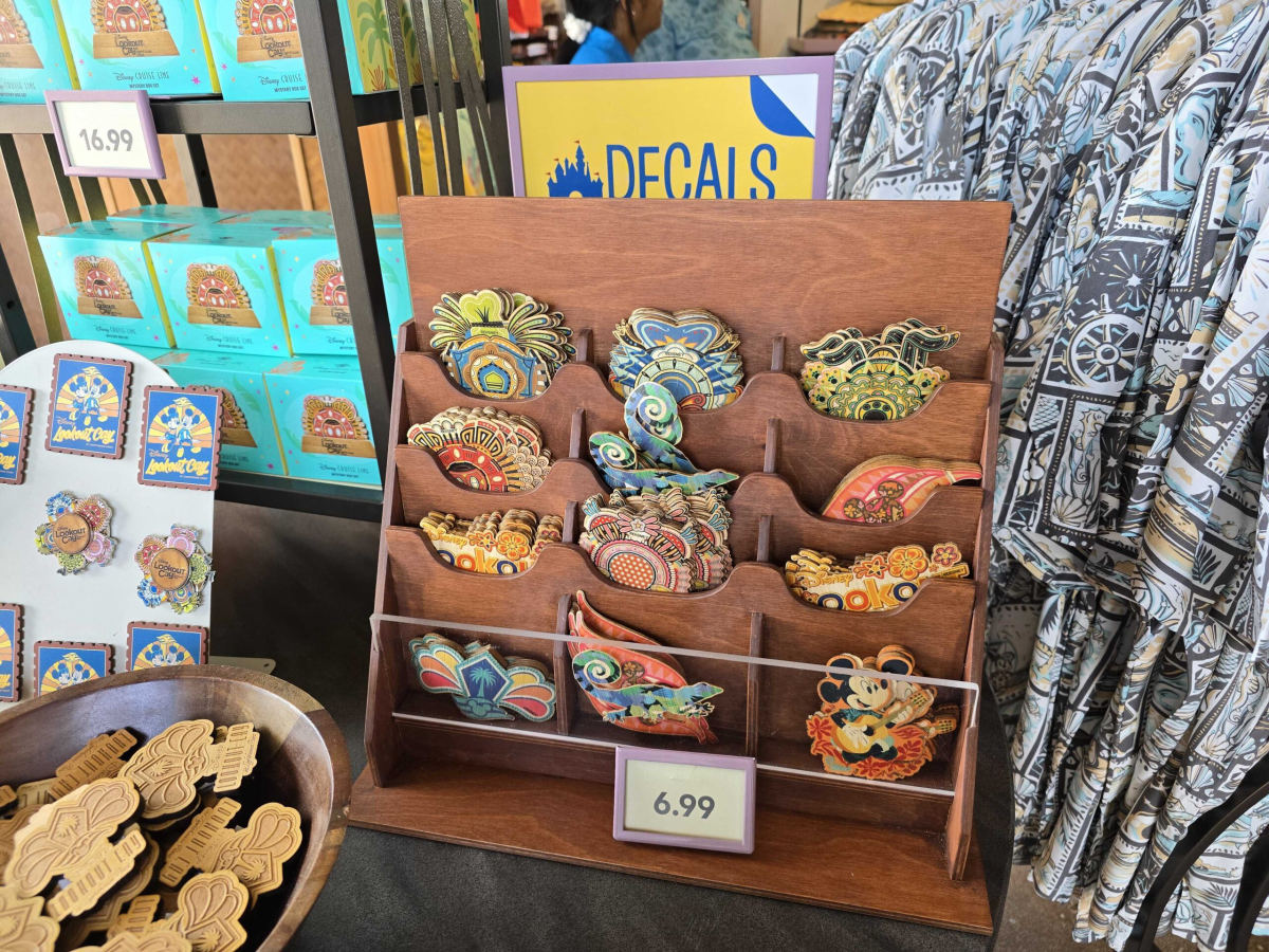 Lookout Cay Adds 10 Wooden Disney Cruise Line Stickers