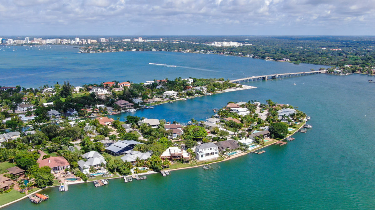 Siesta Key Beaches Offer Trolley Access, Amenities Near Sarasota