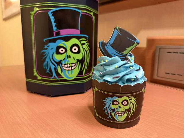 Hatbox Ghost Cupcake Joins Disney Fantasy’s Sweet on You