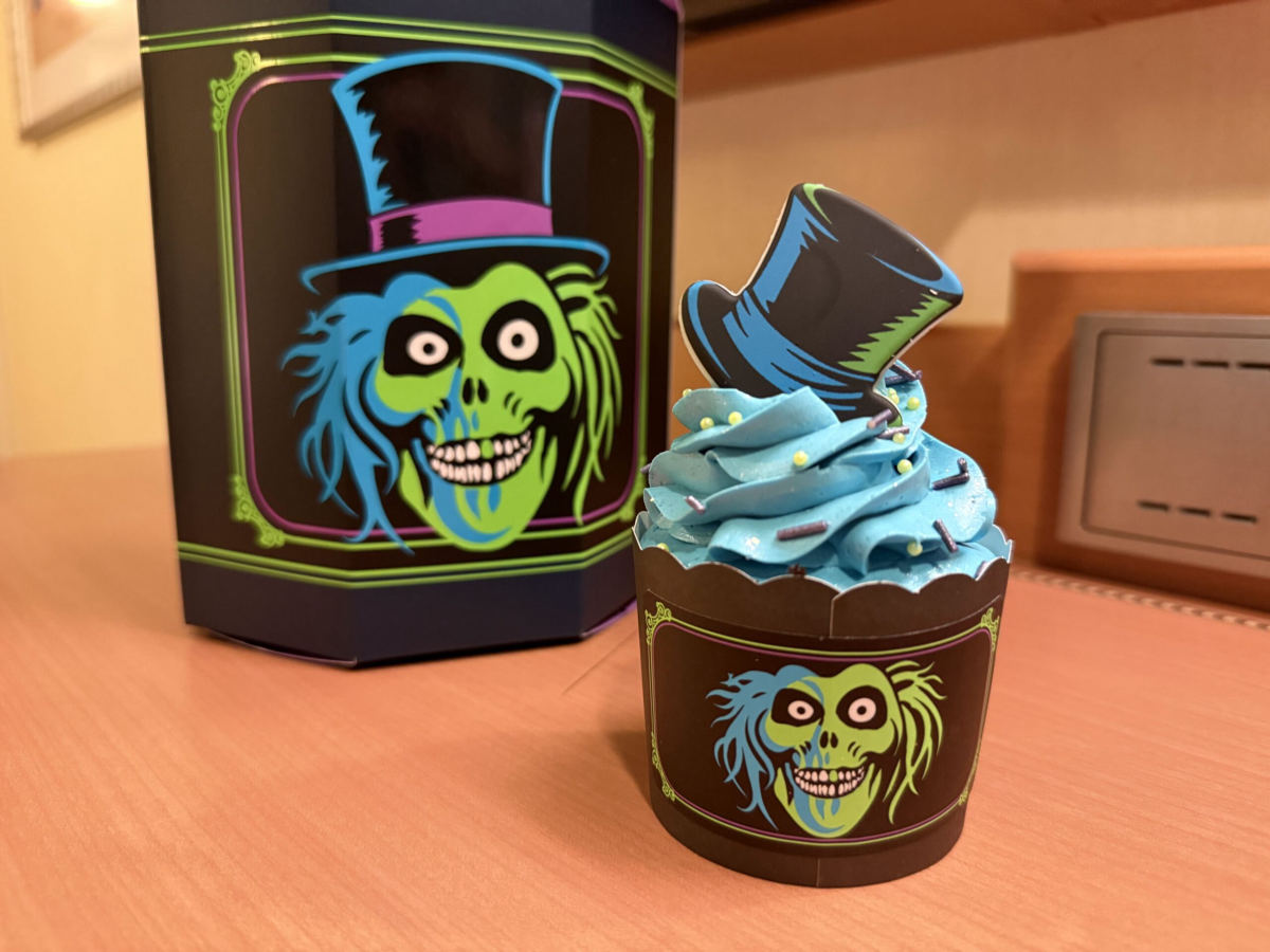 Hatbox Ghost Cupcake Joins Disney Fantasy’s Sweet on You