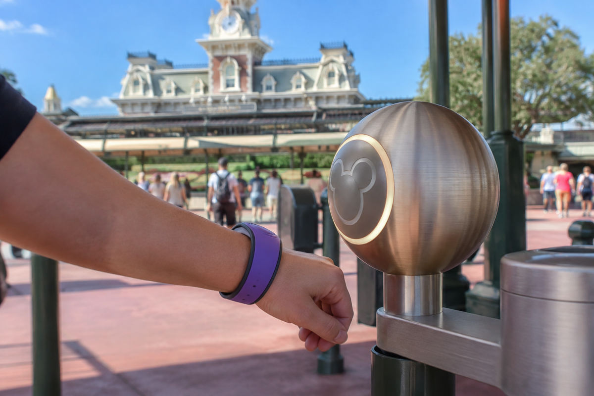 MagicBand Pioneer Launches Ambient AI Venture for Parks