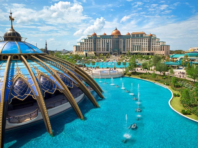 Comcast Teases Three-Park Universal Orlando Passes