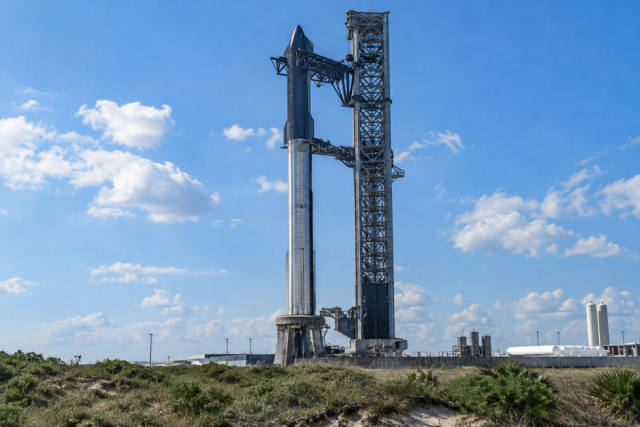 SpaceX Eyes Starship Booster Catch After Florida Debut