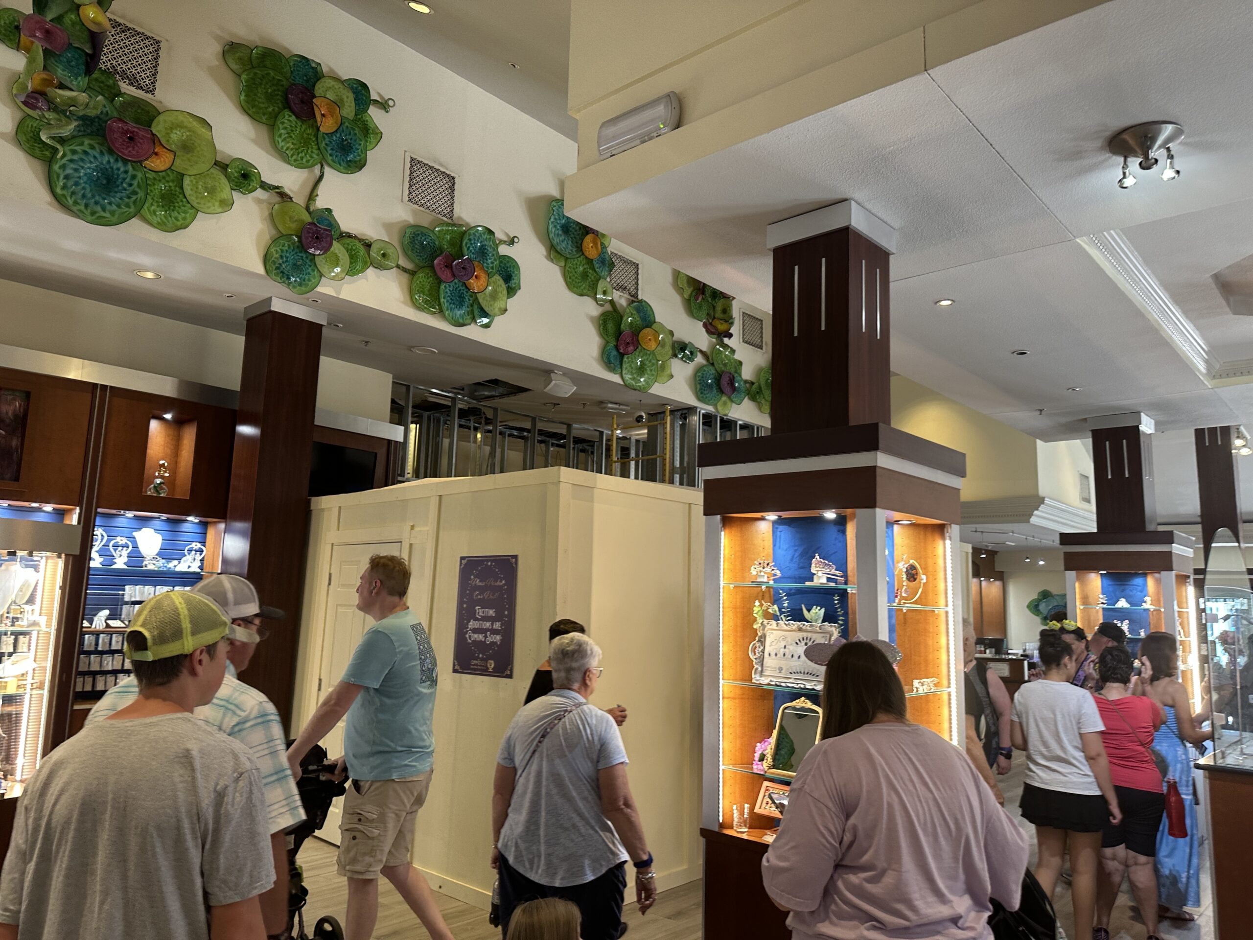 Crystal Arts at Magic Kingdom Is Getting a Studio for Silhouettes