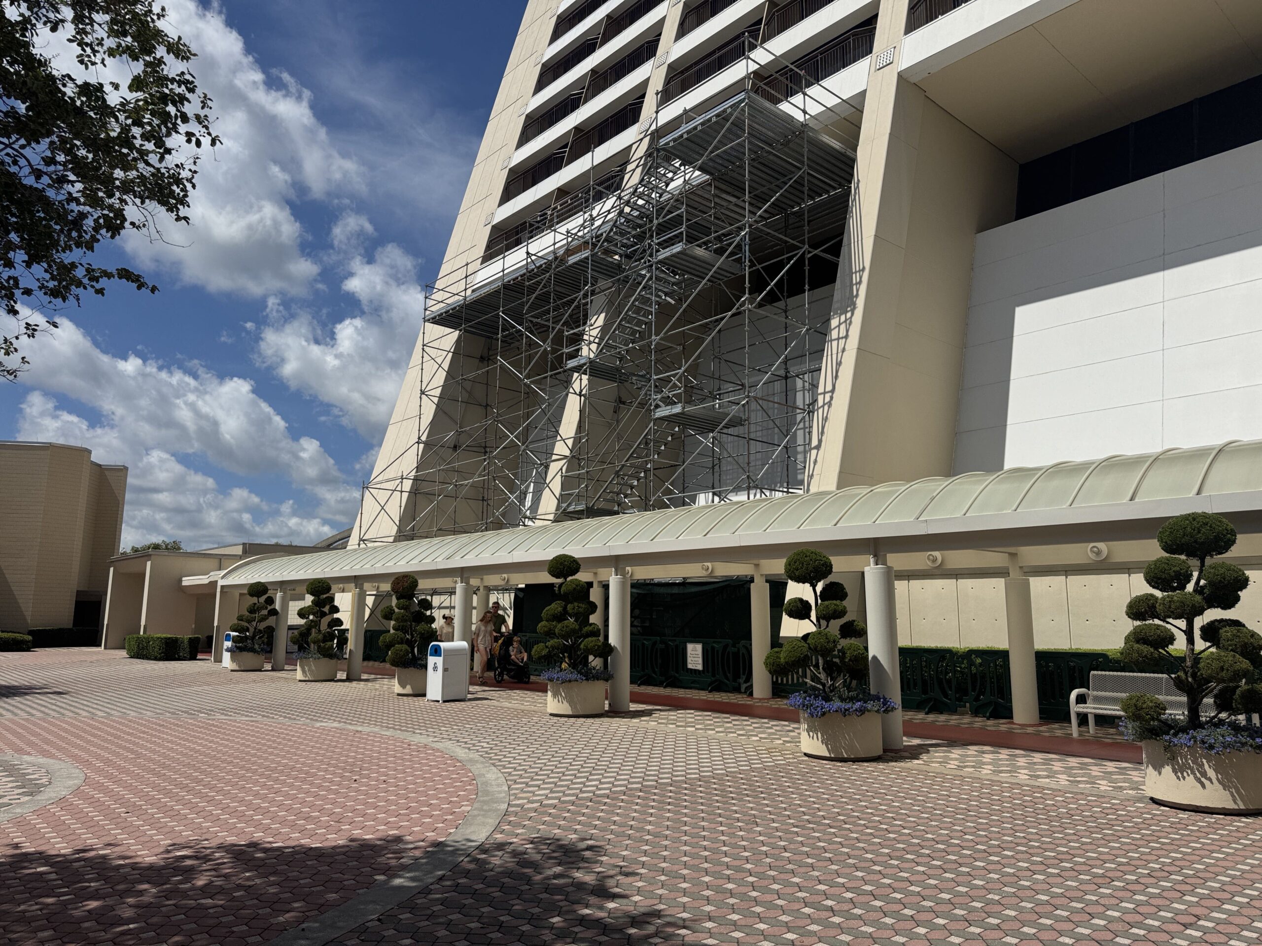 Contemporary Resort Scaffolding Shifts to Bay Lake Side
