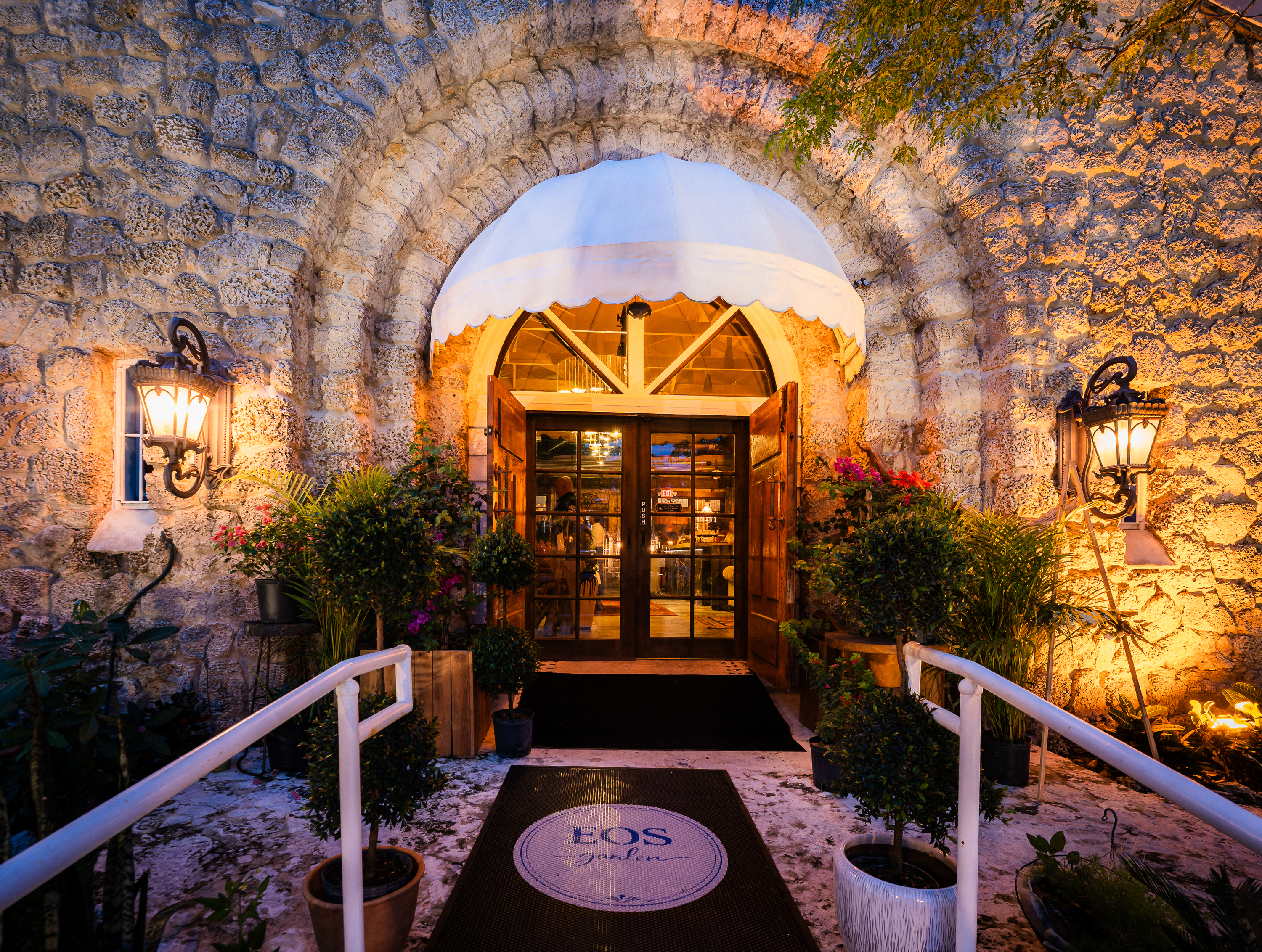 Eos Garden Brings a Coral-Rock Dining Experience to Miami