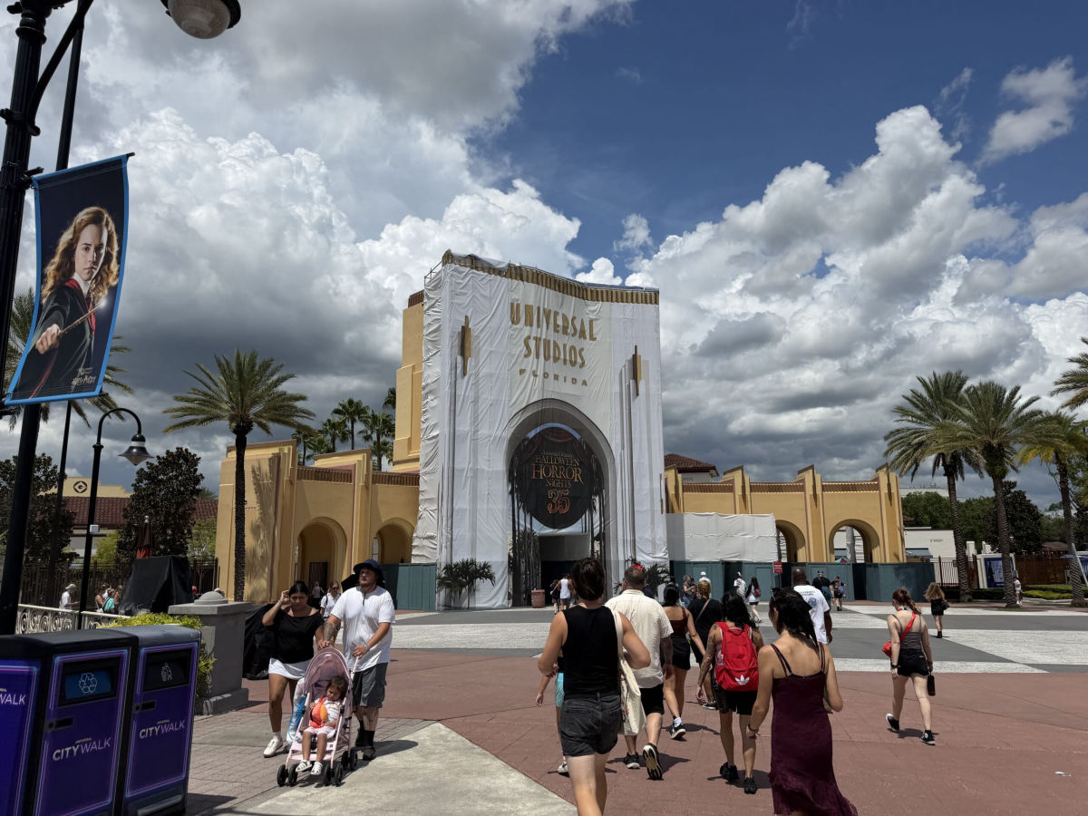 HHN 35 Archway Gets a Painted Scrim as Renovations Continue