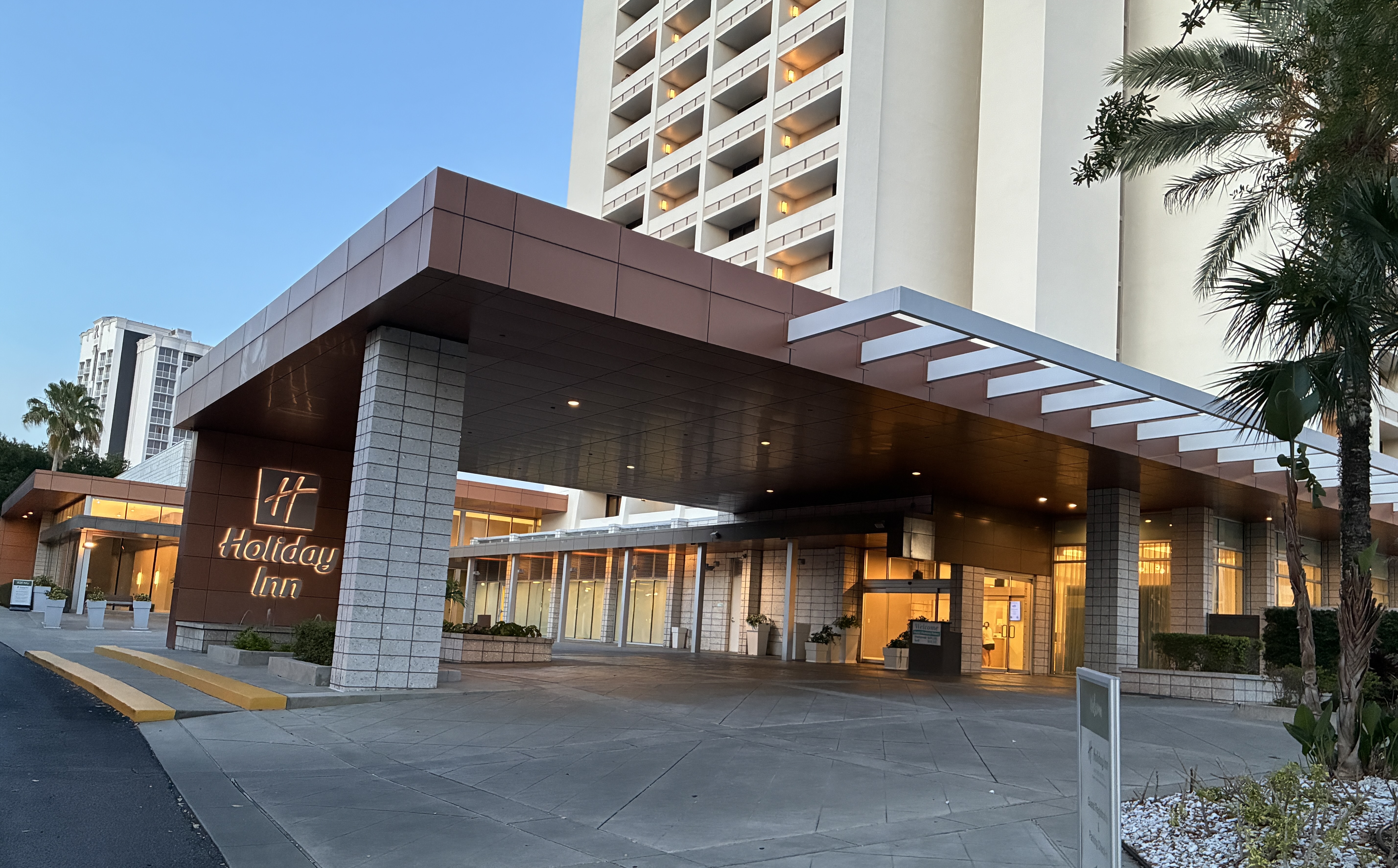 Holiday Inn Disney Springs Area: A Smart WDW Budget Stay