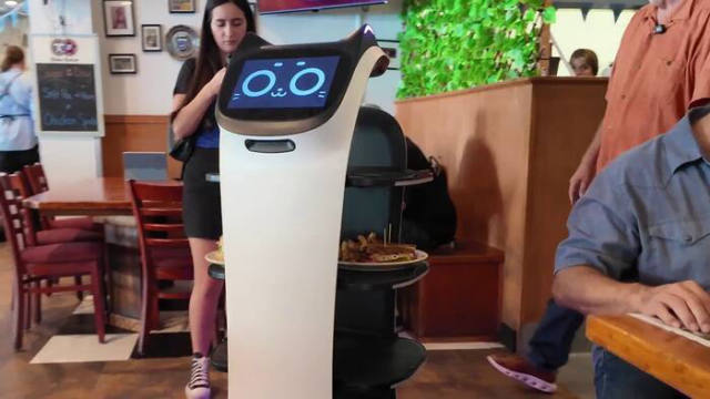 Hollerbach’s Tests Robot Food Runner in Sanford