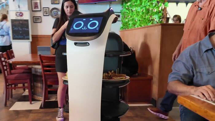 Hollerbach’s Tests Robot Food Runner in Sanford