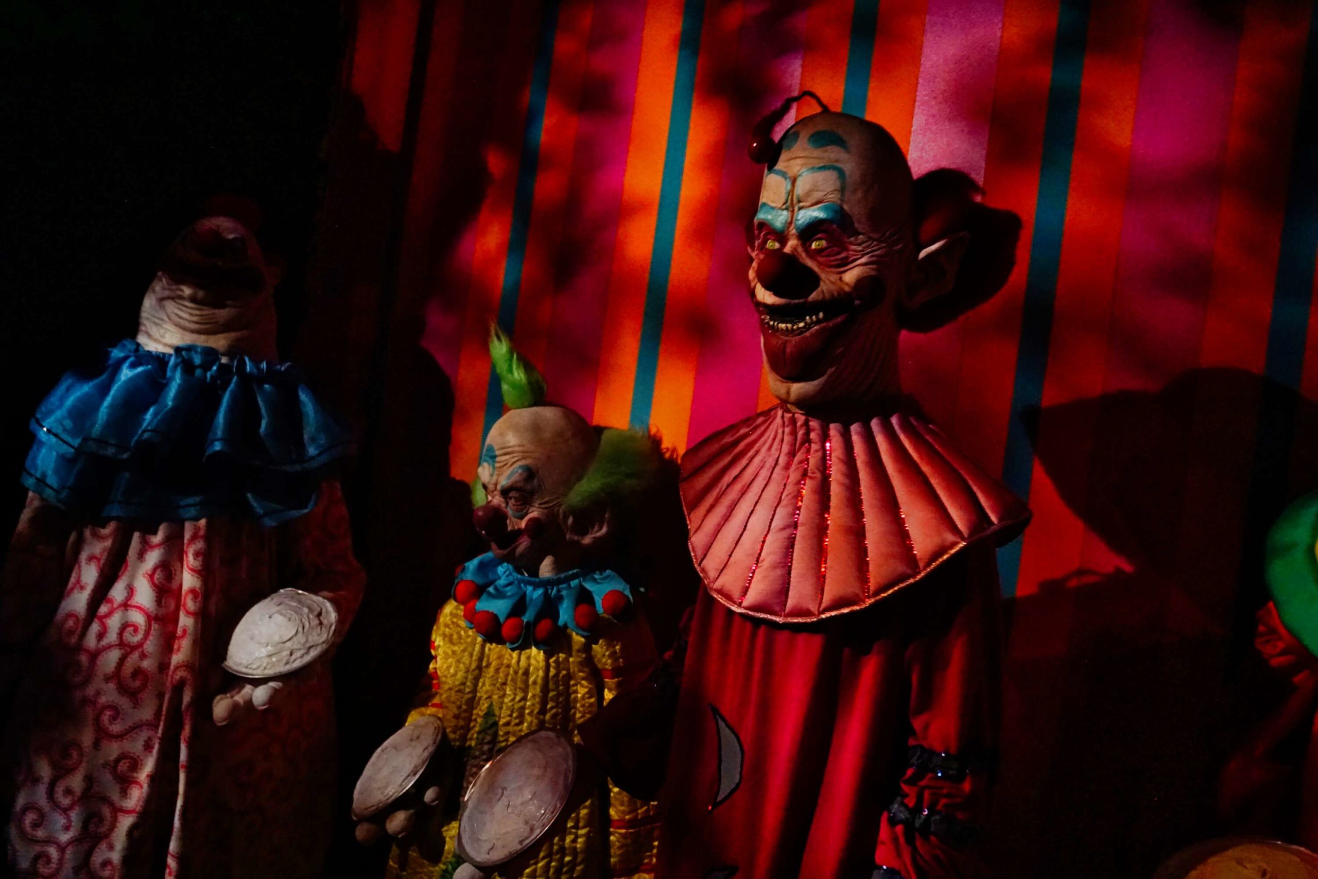 Killer Klowns Claw Back Into Halloween Horror Nights 35