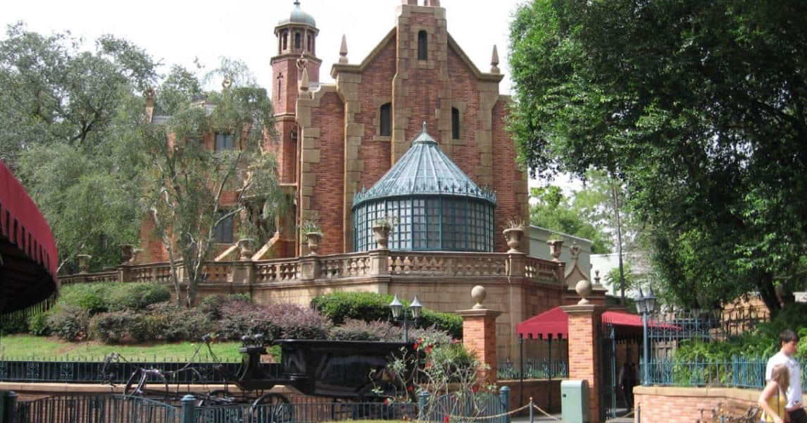 Disney Tests Haunted Mansion PhotoPass Bust Effect