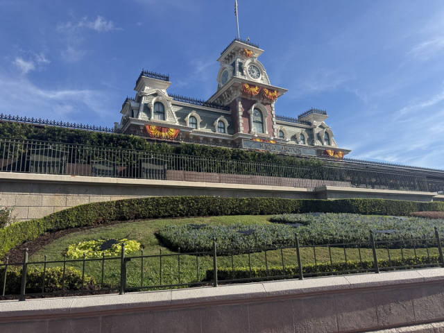 Magic Kingdom Railroad Closes for Multi-Week Refurbishment