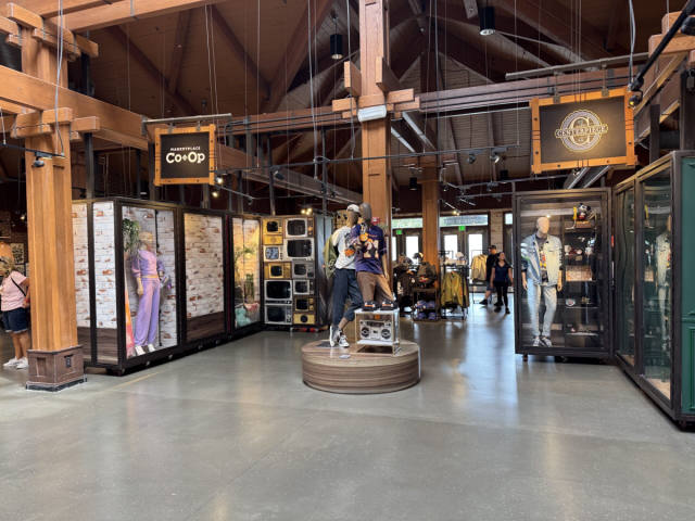 Marketplace Co-Op Reopens Fully at Disney Springs