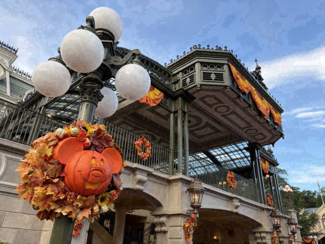 Magic Kingdom's Main Street Gets Full Halloween Makeover