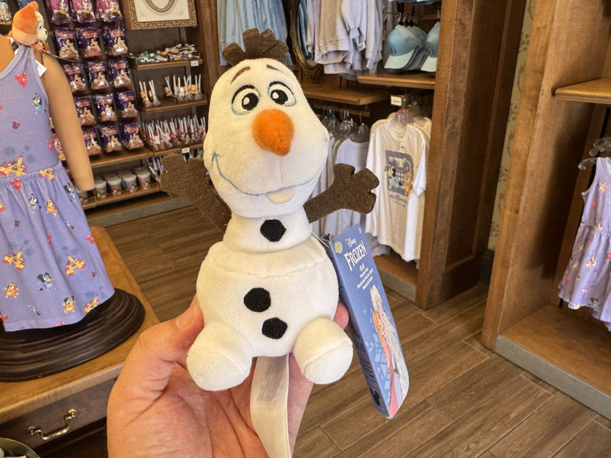 Olaf Shoulder Plush Arrives at Magic Kingdom