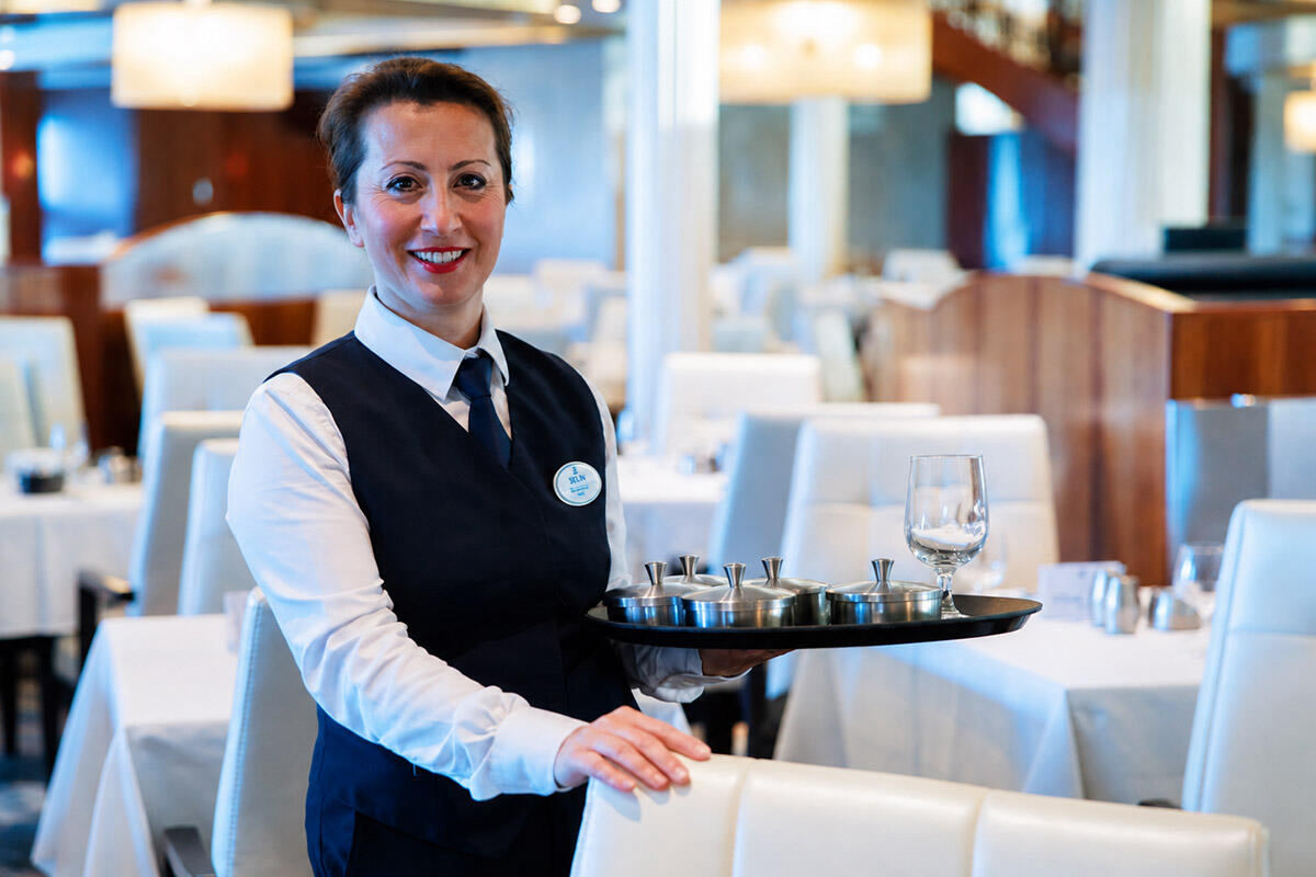 What Royal Caribbean Dining Crews Notice First