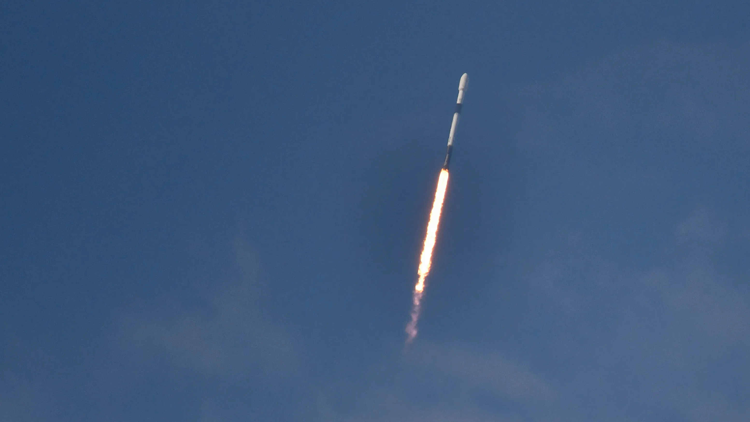 SpaceX Falcon 9 to Launch Monday from Cape Canaveral