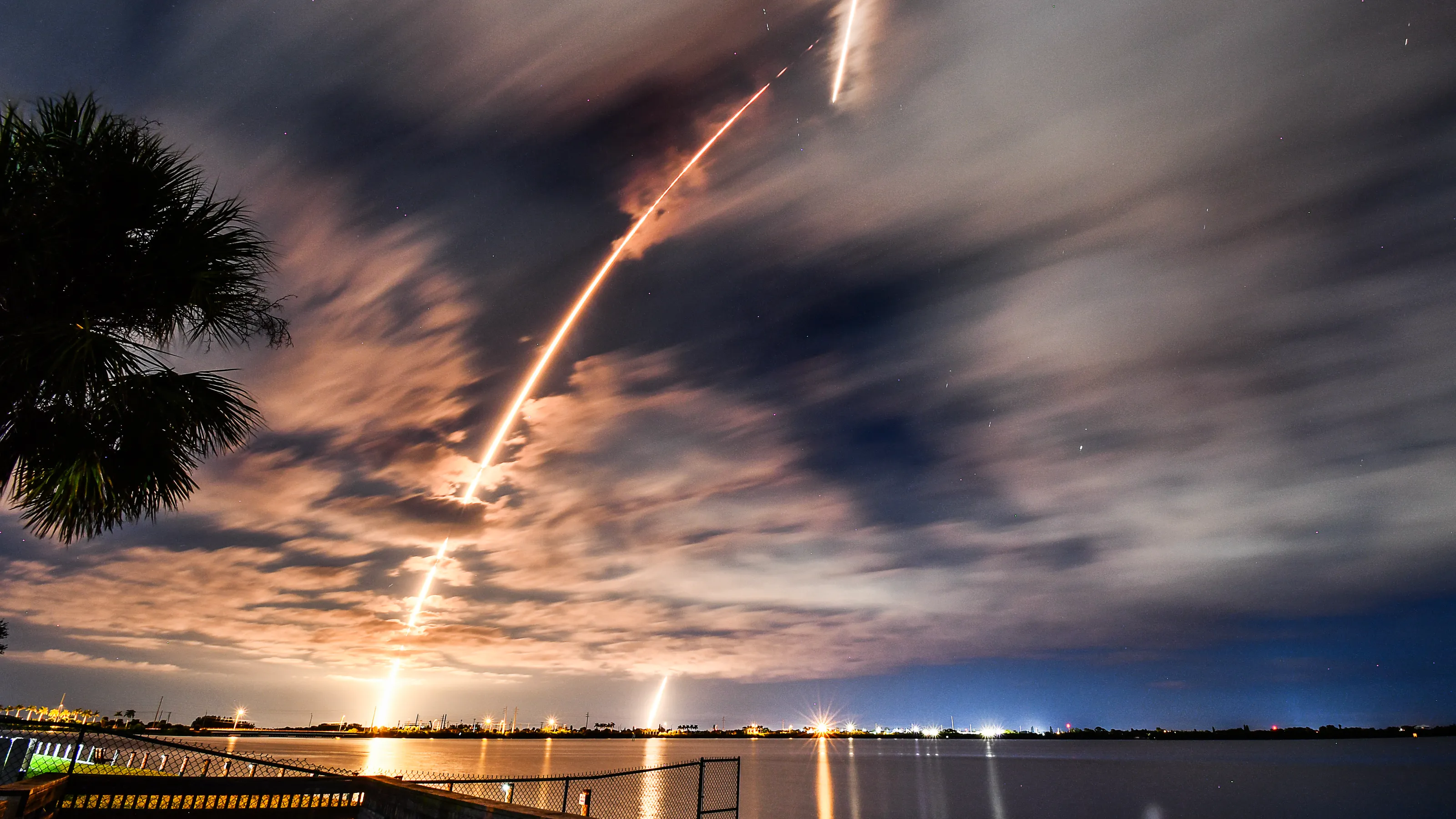 SpaceX Launch Thursday Will Rattle Florida With Sonic Boom