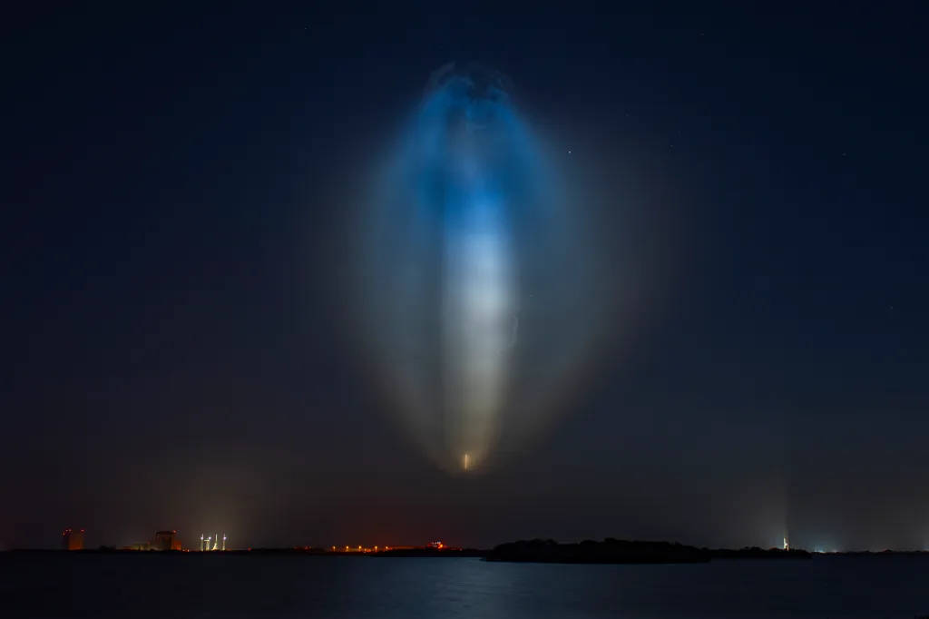 SpaceX Launch Paints 'Space Jellyfish' in Florida's Predawn Sky