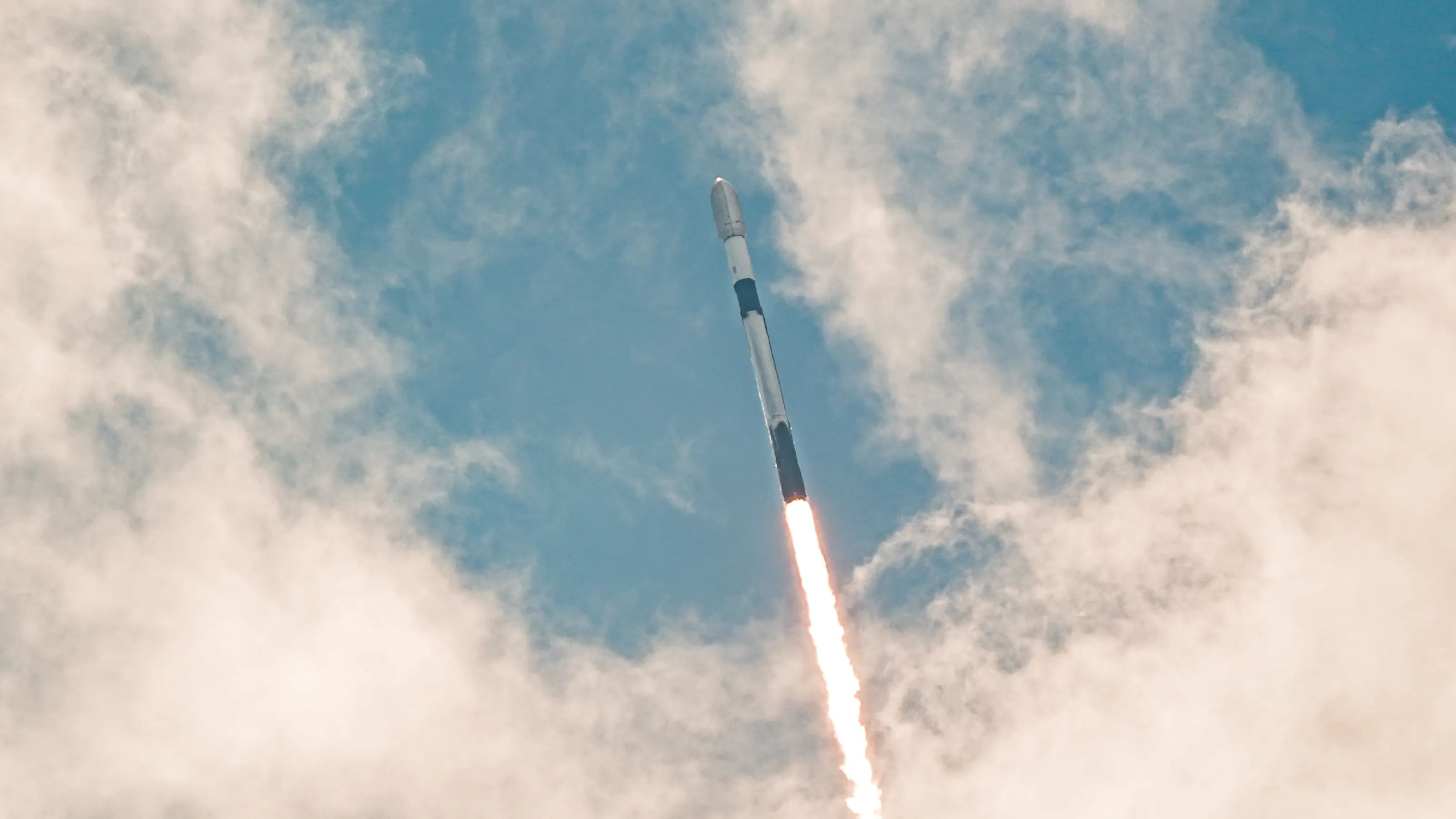 SpaceX Sends 29 Starlink Satellites Aloft from Cape Canaveral