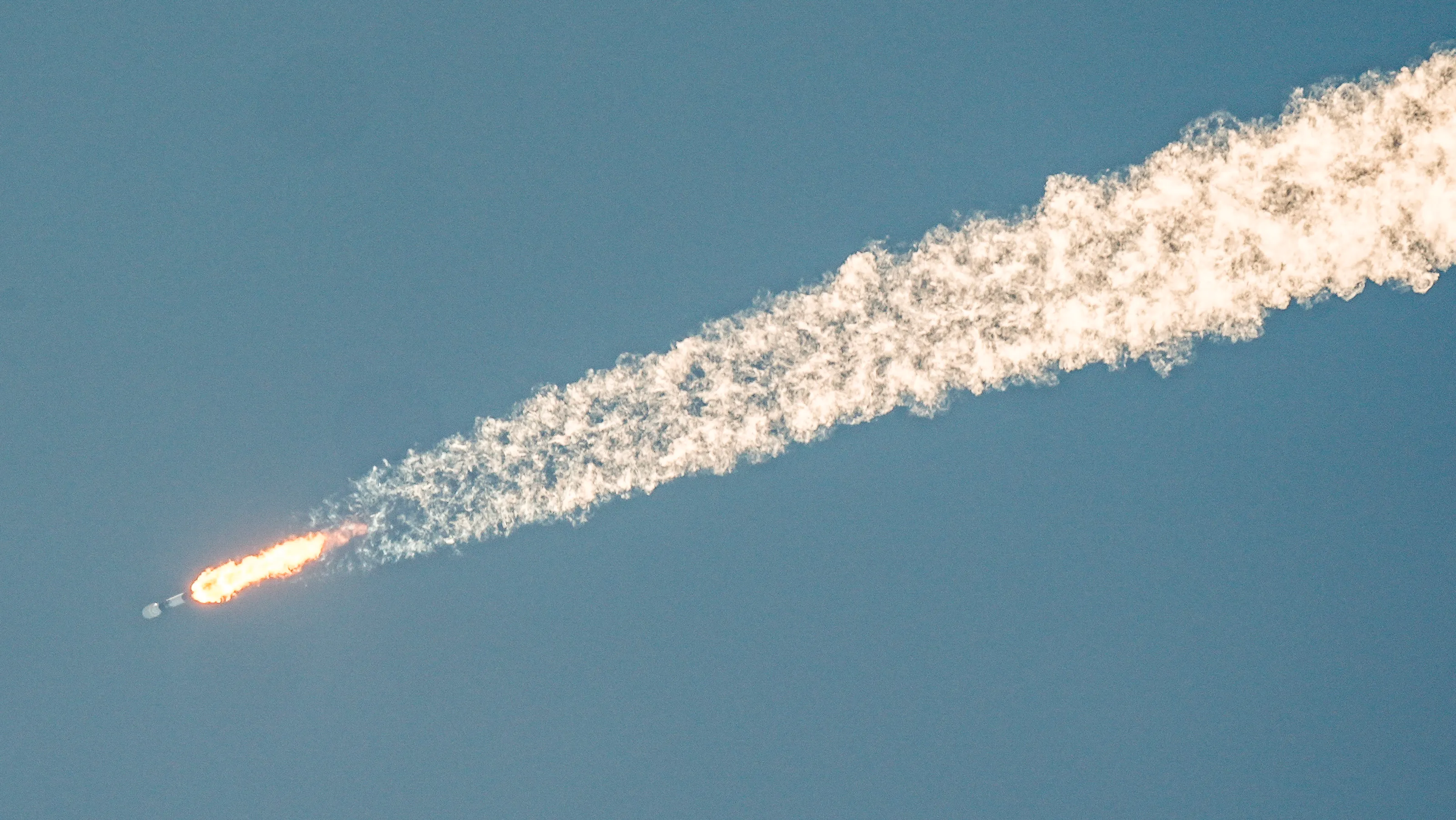 SpaceX Starlink 10-39 Launches Successfully from Cape Canaveral