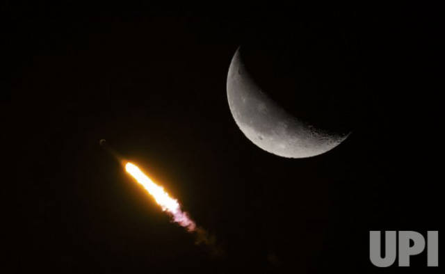 SpaceX Lights Up Pre-Dawn Sky Over Cape Canaveral