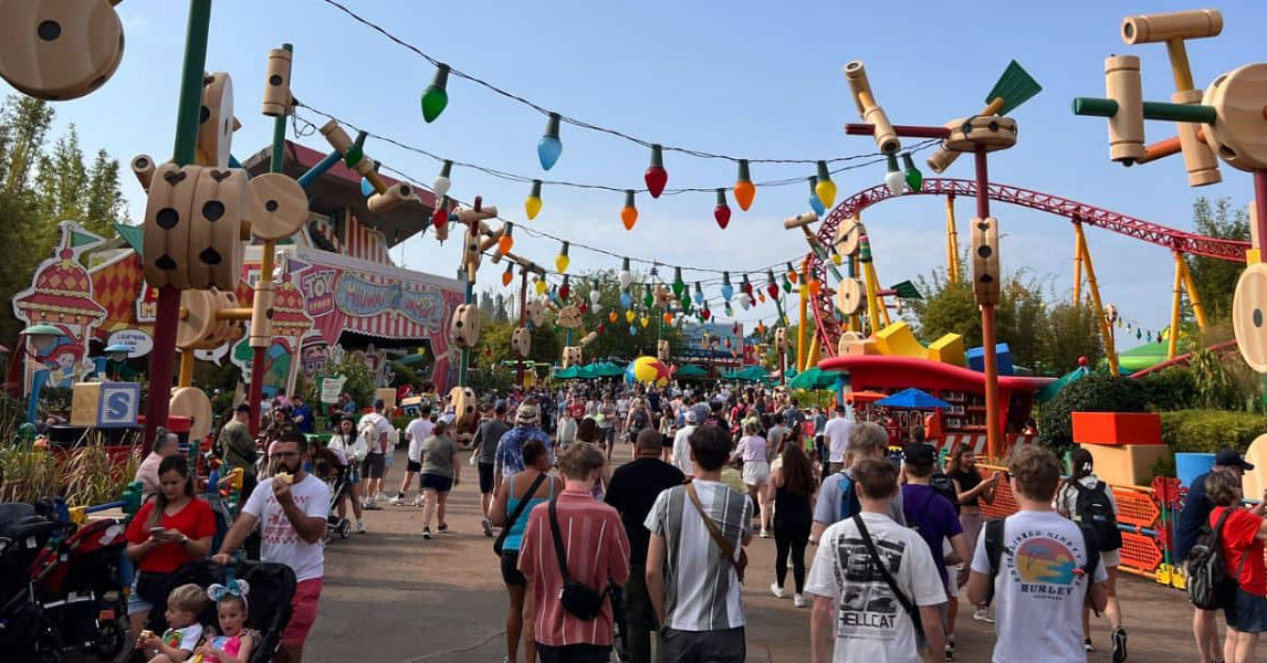 What to Know Before Changing a 2027 Disney World Trip