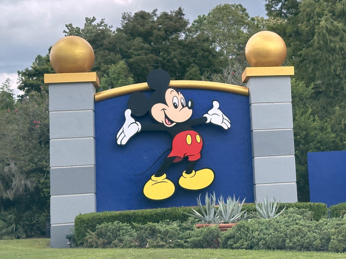 Walt Disney World's Hotel Plaza Blvd Sign Gets a Colorful Refresh