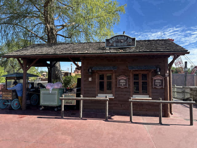 Westward Ho Snack Stand Demolished in Frontierland